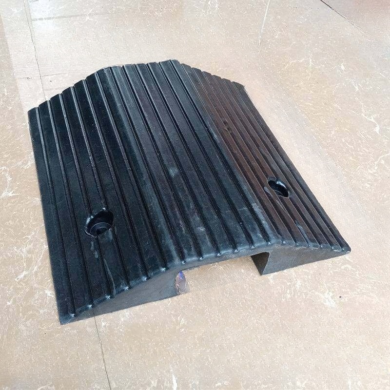 전선 방지턱 경사 고무 재질 케이블 보호 덮개 미끄럼방지 통행 8x8cm W형 1홈 고무 - 상세 이미지 2