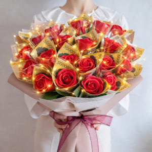 돈꽃다발 장미 카네이션 비누꽃 돈다발 현금 용돈 환갑 칠순꽃다발 부모님 ... 솔직 후기 | 실사용자 리뷰 분석 - 상품 이미지 1