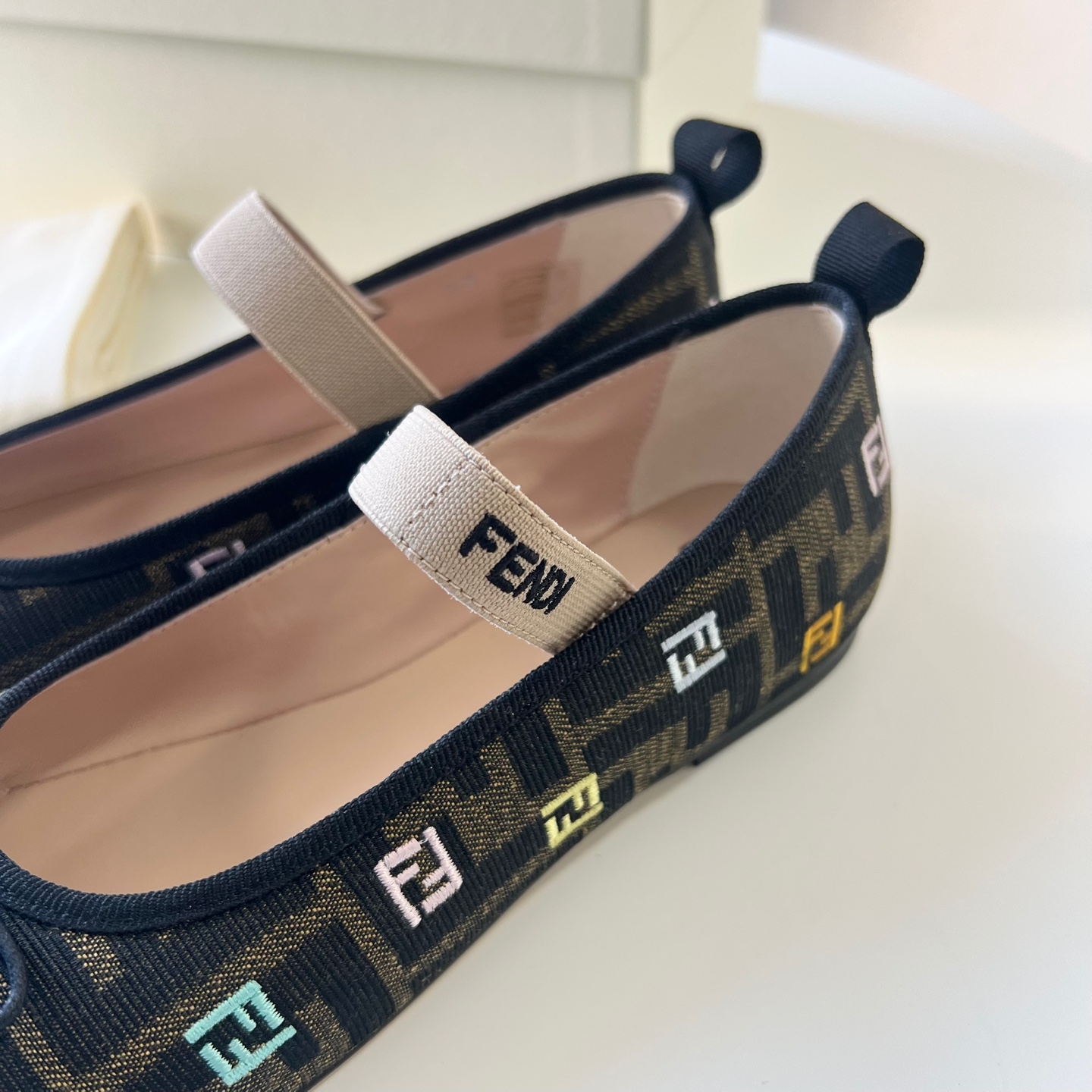 26SS 펜디 키즈 FF 올오버 단화 발레리나 플랫 슈즈 베이지 브라운 블루 JFR376 이미지 7