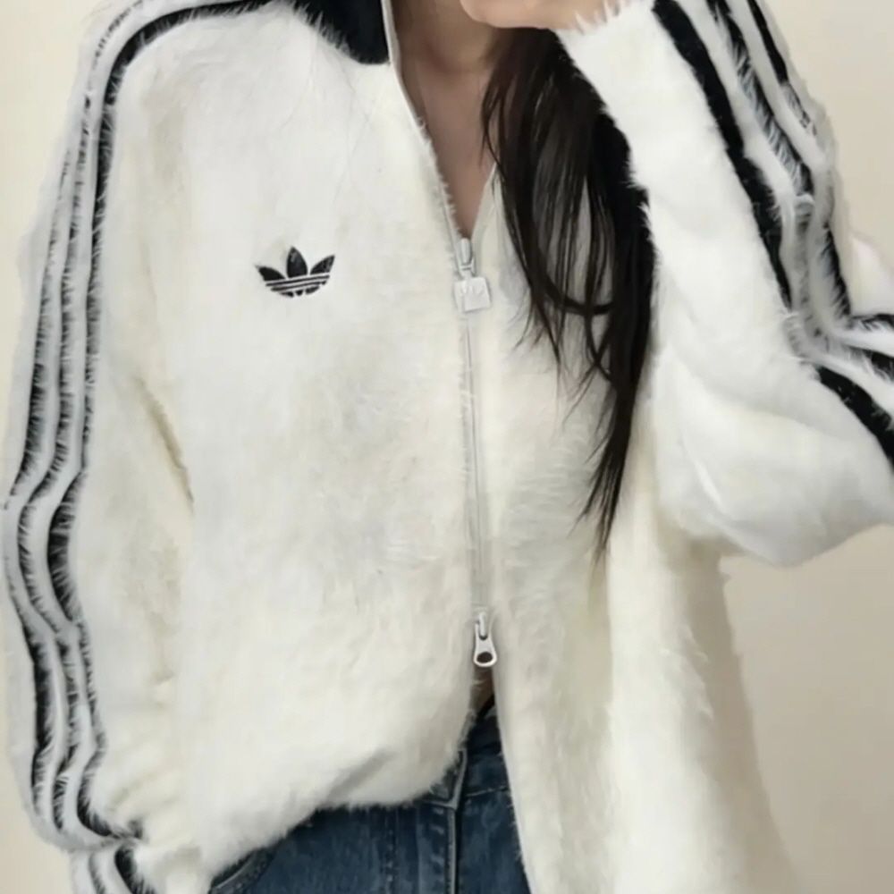 아디다스 오리지널 클래식 트랙탑 인조 모 헤어 저지 자켓 화이트 KR5152 - 상세 이미지 5