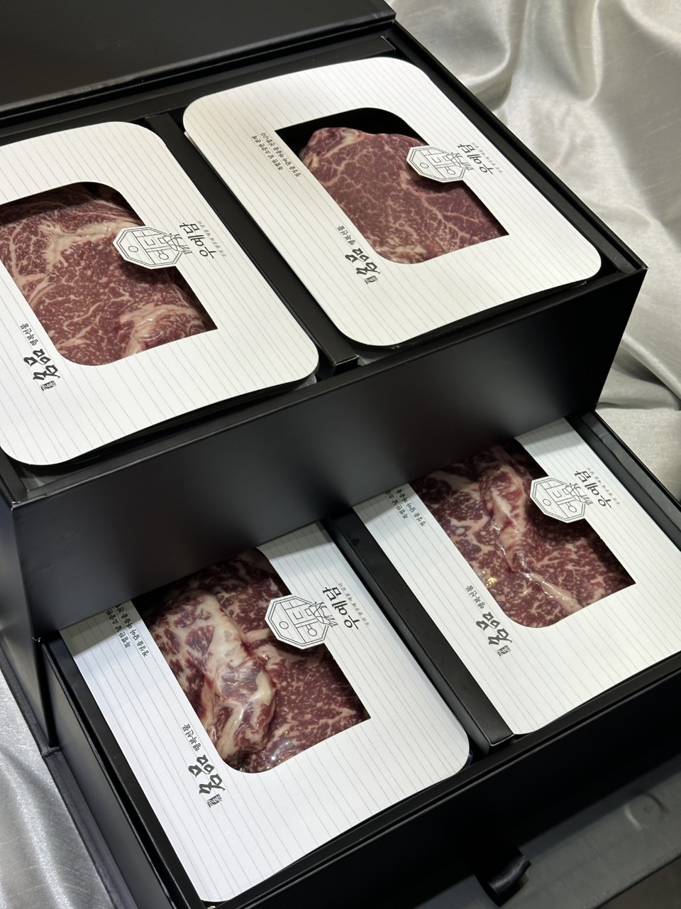 [신포장 2단 보자기 한우선물] 우예담 마장동 결혼 살치 안심 생신 상견례 신행 2kg - 상품 이미지