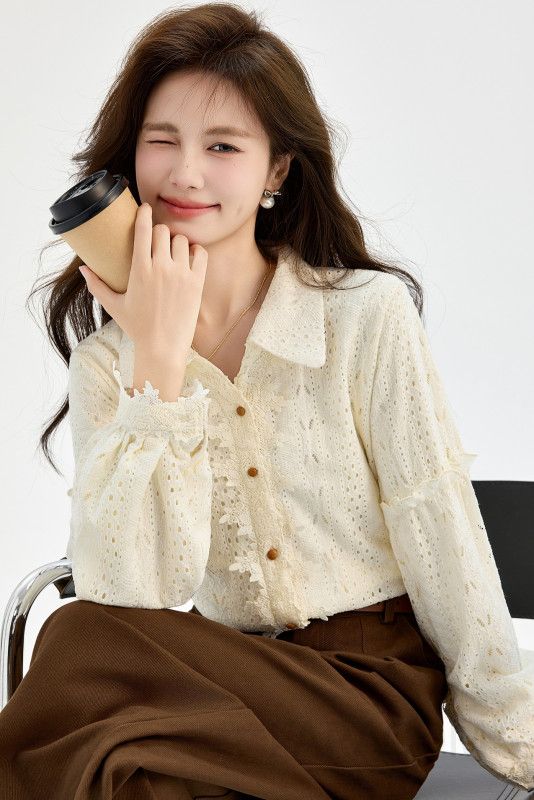 여성 페미닌 무드 기모 안감 따뜻한 펀칭 레이스 자수 카라 배색 셔츠 블라우스 오피스룩 출근룩 데이트룩 이미지 6