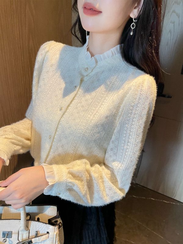 여성 데일리 베이직 일자핏 기모 레이스 프릴 셔링 진주 버튼 셔츠 블라우스 오피스룩 출근룩 하객룩 단정한 페미닌 우아한 - 상세 이미지 3