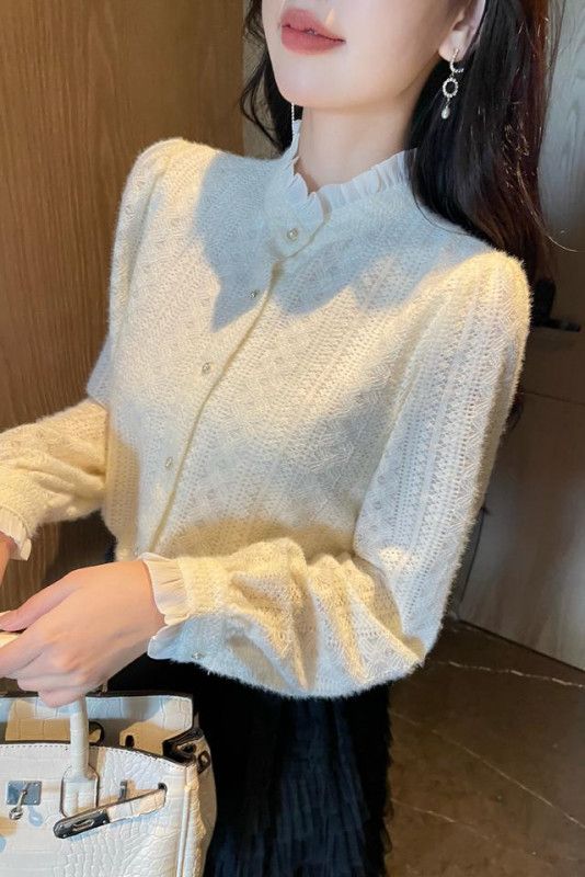 여성 데일리 베이직 일자핏 기모 레이스 프릴 셔링 진주 버튼 셔츠 블라우스 오피스룩 출근룩 하객룩 단정한 페미닌 우아한 이미지 6