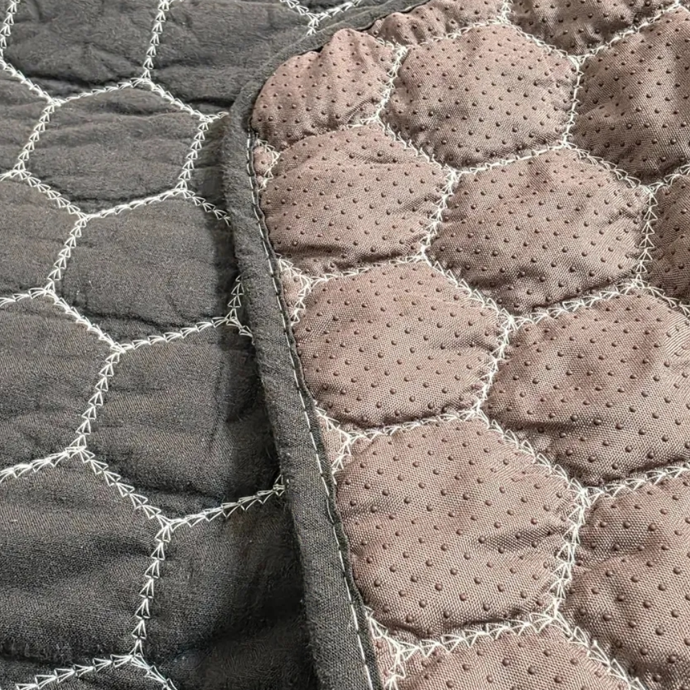 홈집합 코튼 퀼트 핵사곤 소파패드 거실패드 블랙, 3인용