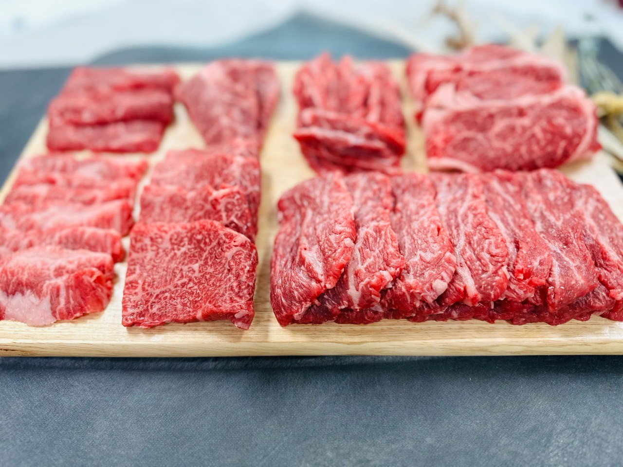 [투쁠 한우 오마카세 800g]입안에서 살살 녹는 고급 한우 /특별한 날을 위한 풍성한 맛 이미지 6