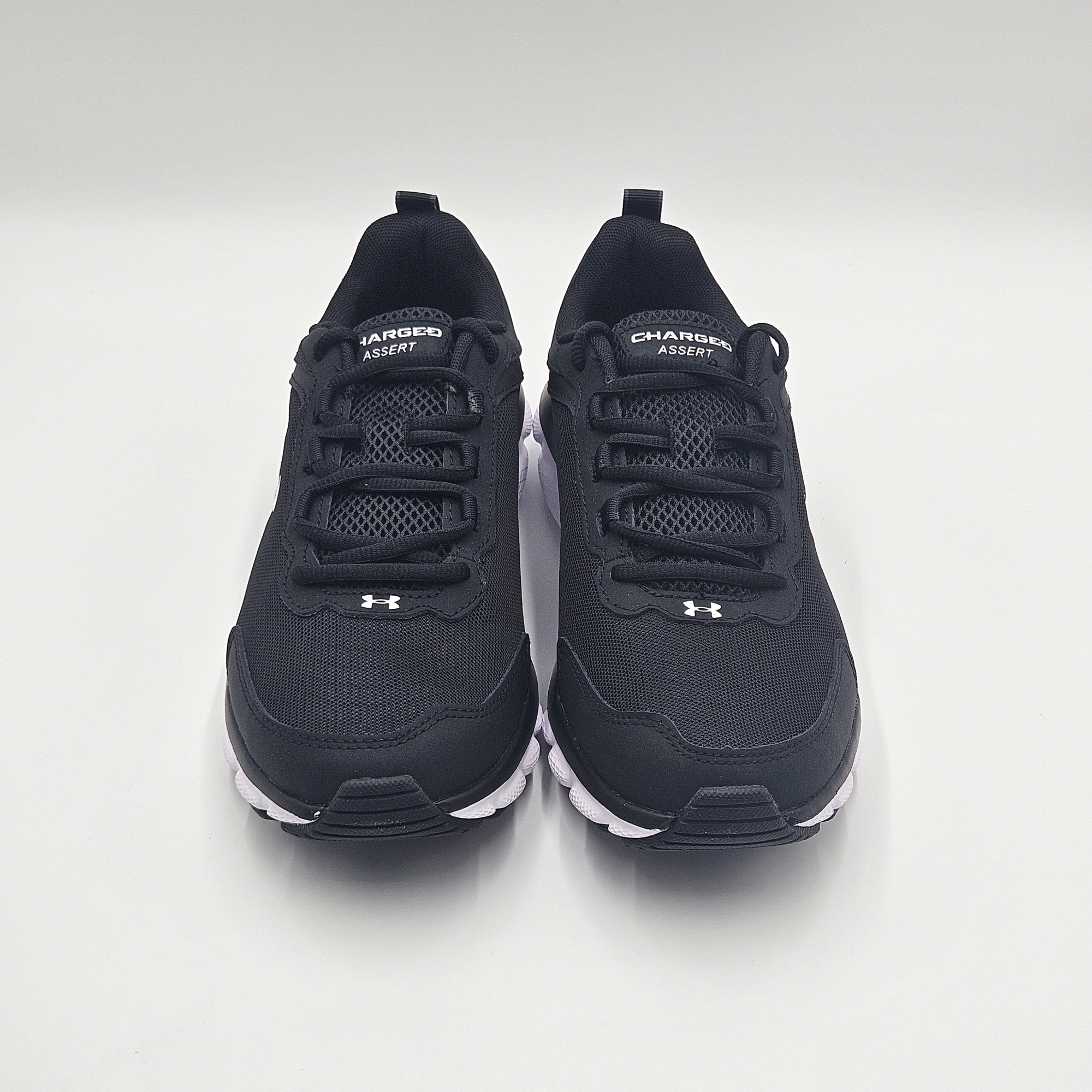 [국내매장판] 언더아머 차지드 어써트 러닝화 헬스화 트레이닝화 남녀공용 가벼운 신발 블랙화이트, 265