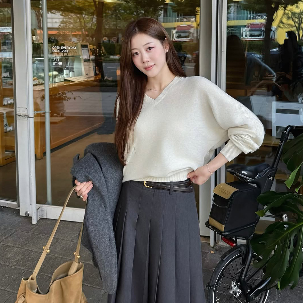 25FW 실크캐시미어 V넥 돌먼니트 제품 이미지