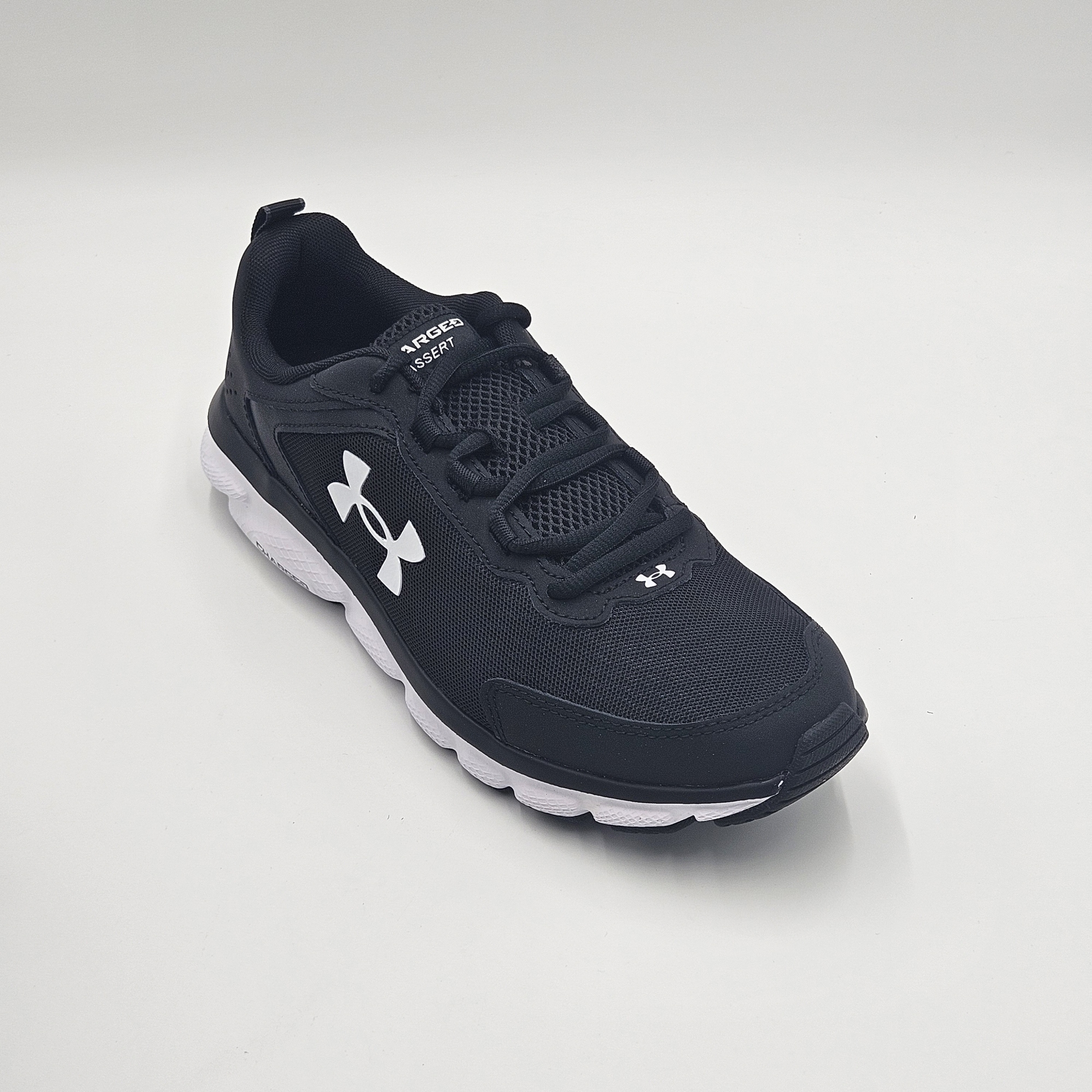 [국내매장판] 언더아머 차지드 어써트 러닝화 헬스화 트레이닝화 남녀공용 가벼운 신발 블랙화이트, 265