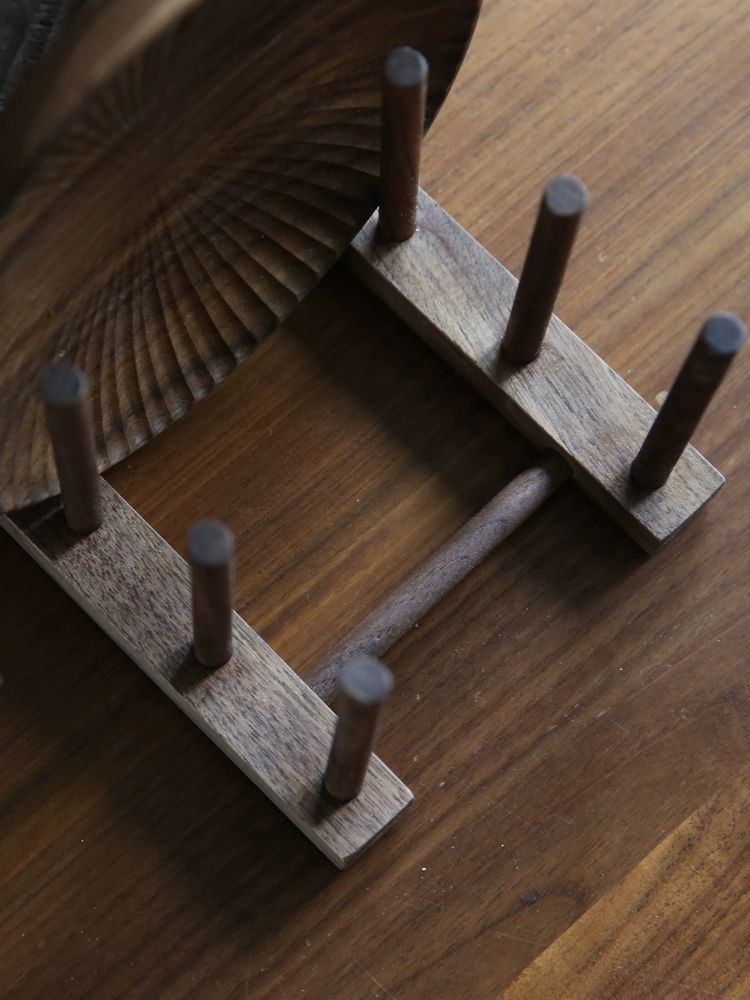 우드 접시 정리대 블랙월넛 꽂이 그릇거치대 그릇 수납 블랙월넛 접시 선반 25 x 12x9.5cm - 상세 이미지 5