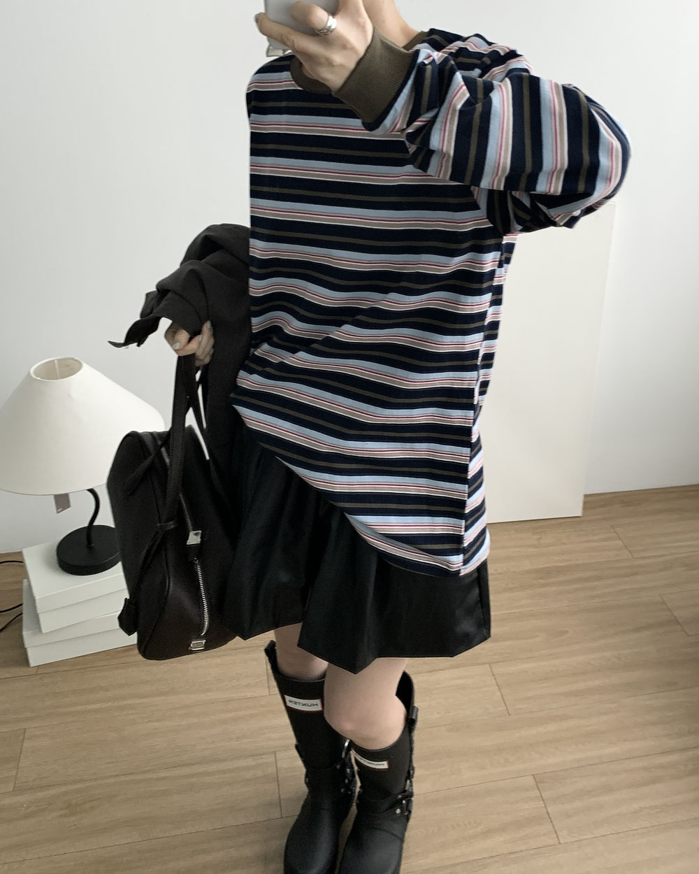 레더 하프 팬츠 플레어 A라인 3부 4부 핀턱 페이크레더 반바지 웨어링무드 (블랙) - 상세 이미지 2