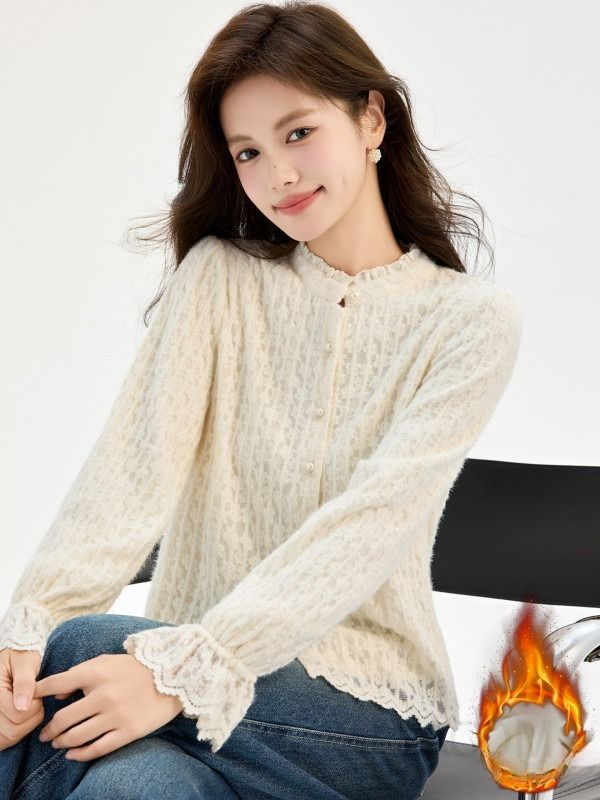 여성 페미닌 무드 기모 레이스 진주 버튼 프릴 소매 헨리넥 블라우스 셔츠 오피스룩 하객룩 정장 따뜻한 이너 웨어 - 상세 이미지 2