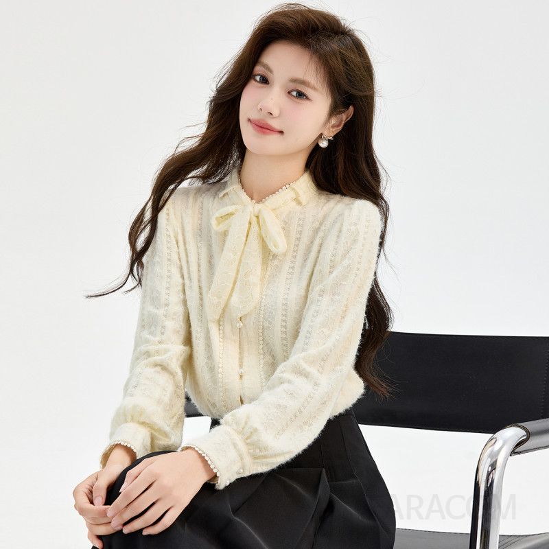 여성 페미닌 러블리 따뜻한 기모 레이스 리본 타이 진주 버튼 퍼프 소매 블라우스 오피스룩 하객룩 정장 이너 - 상품 이미지