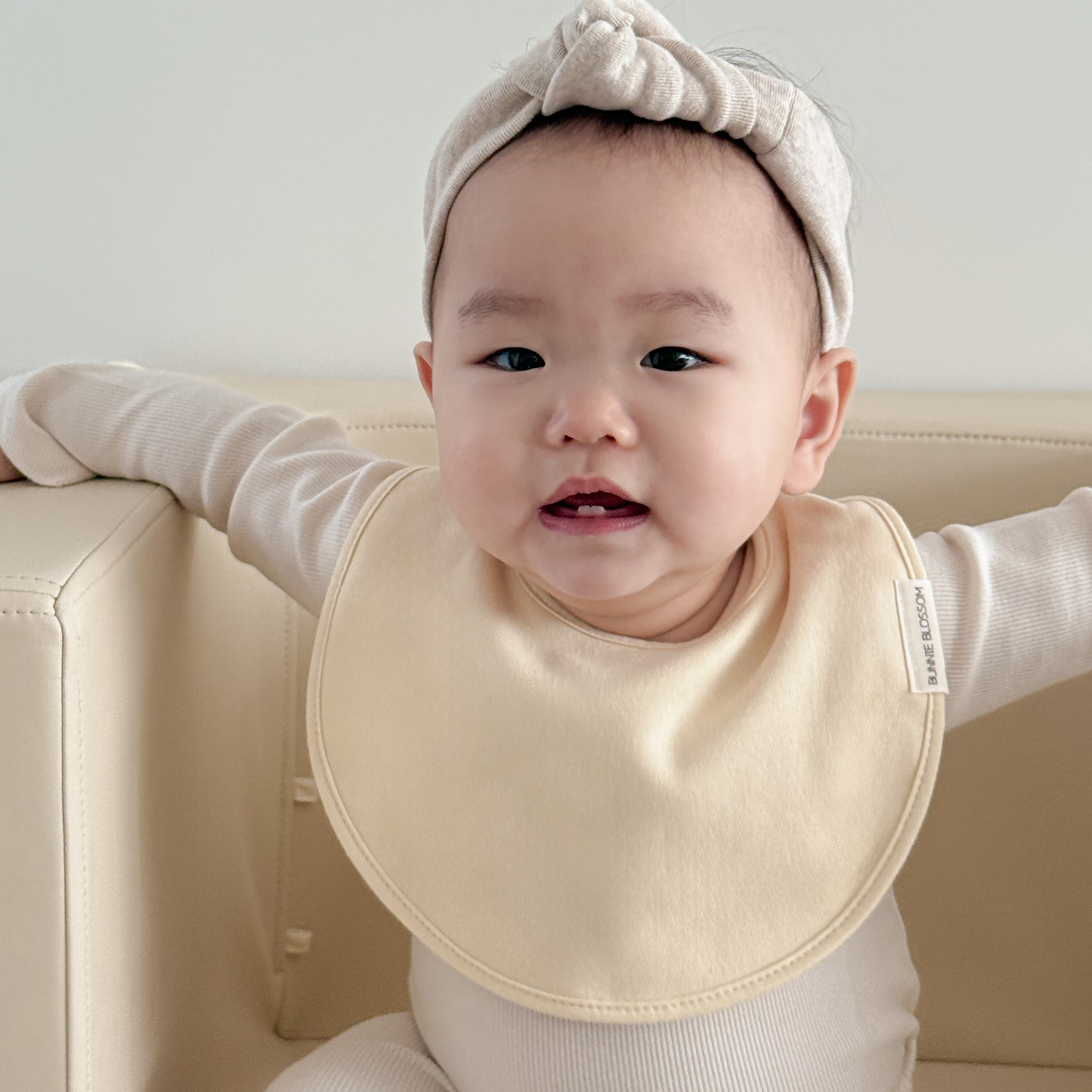 바니블라썸 코튼빕 순면 아기 턱받이 이유식용품 스카프빕 침받이 버터라떼