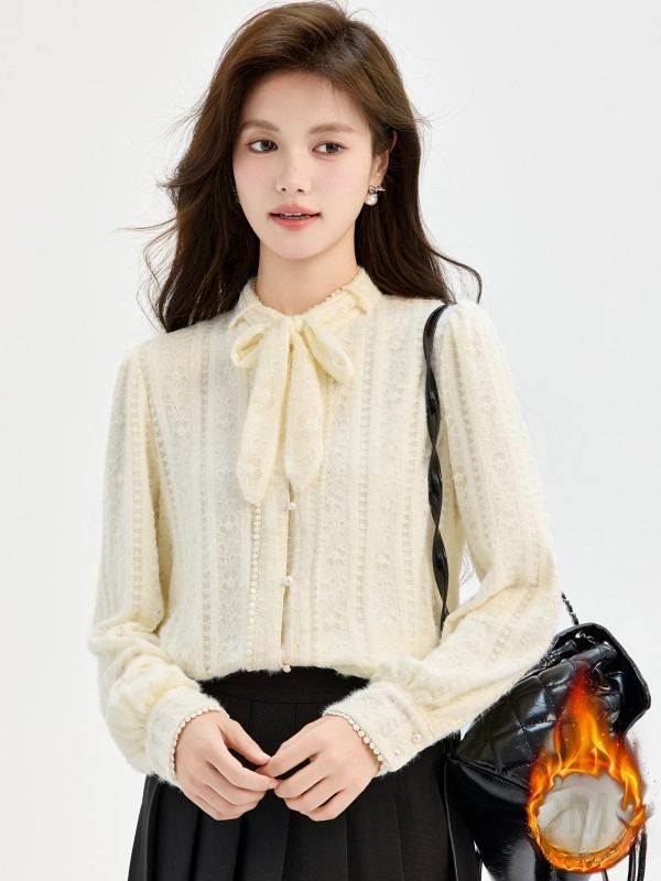 여성 페미닌 러블리 따뜻한 기모 레이스 리본 타이 진주 버튼 퍼프 소매 블라우스 오피스룩 하객룩 정장 이너 - 상세 이미지 2