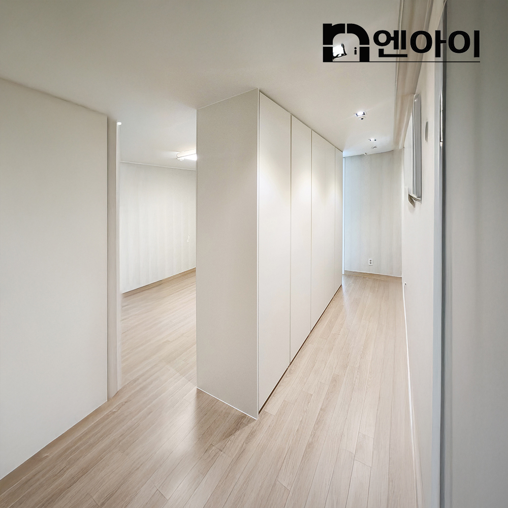 엔아이 E0 PET 공간분리 가벽형 무몰딩 여닫이 붙박이장 30cm - 상품 이미지