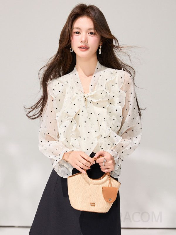 여성 러블리 로맨틱 무드 루즈핏 쉬폰 프릴 타이 하트 도트 패턴 셔츠 블라우스 오피스룩 데일리룩 - 상세 이미지 3