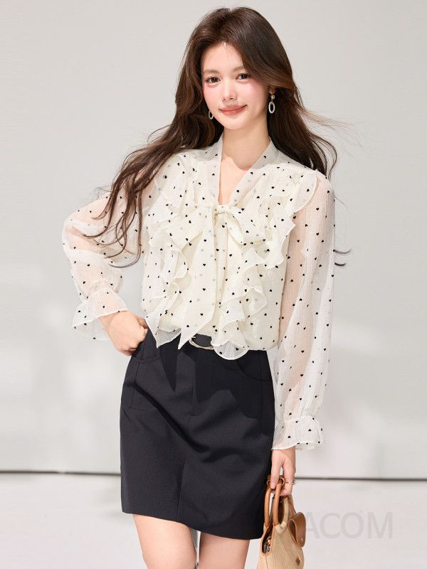 여성 러블리 로맨틱 무드 루즈핏 쉬폰 프릴 타이 하트 도트 패턴 셔츠 블라우스 오피스룩 데일리룩 - 상세 이미지 4
