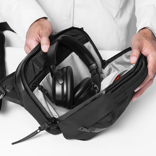블랙엠버 GRIP SLING 6 슬링백 / 그립슬링6 크로스바디백 직장인 학생 유럽 여행 도난방지 가방 슬링팩 - 상세 이미지 2