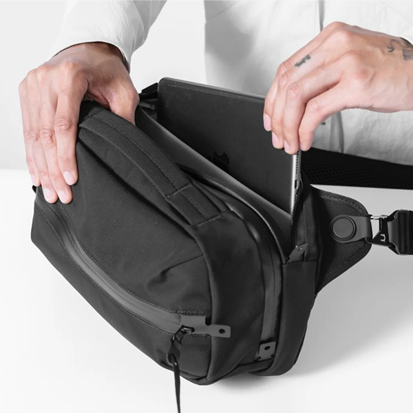 블랙엠버 GRIP SLING 6 슬링백 / 그립슬링6 크로스바디백 직장인 학생 유럽 여행 도난방지 가방 슬링팩 - 상세 이미지 3