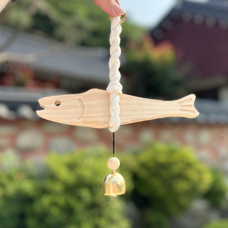 도모아 액막이 우드 명태 도어벨 2size (고리자석1P 무료증정) / 도어벨 행운 집들이 인테리어 풍경 종 현관 부적 - 상품 이미지