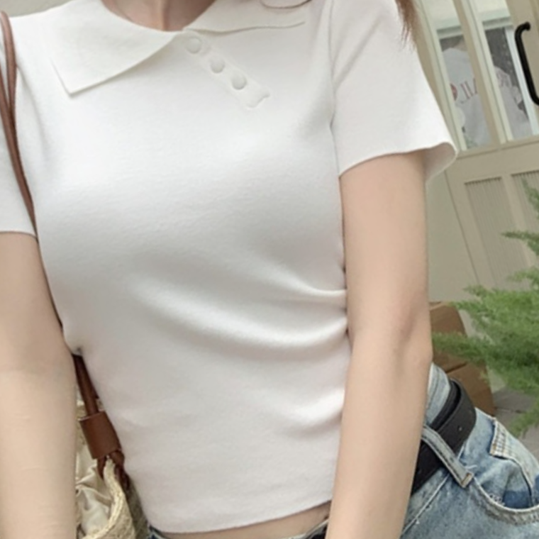 카라 여성모던룩 여름반팔 반팔 심플룩코디 여름 데일리룩아이템 30대여성 버튼 사선 트렌드세터 티셔츠 - 상품 이미지
