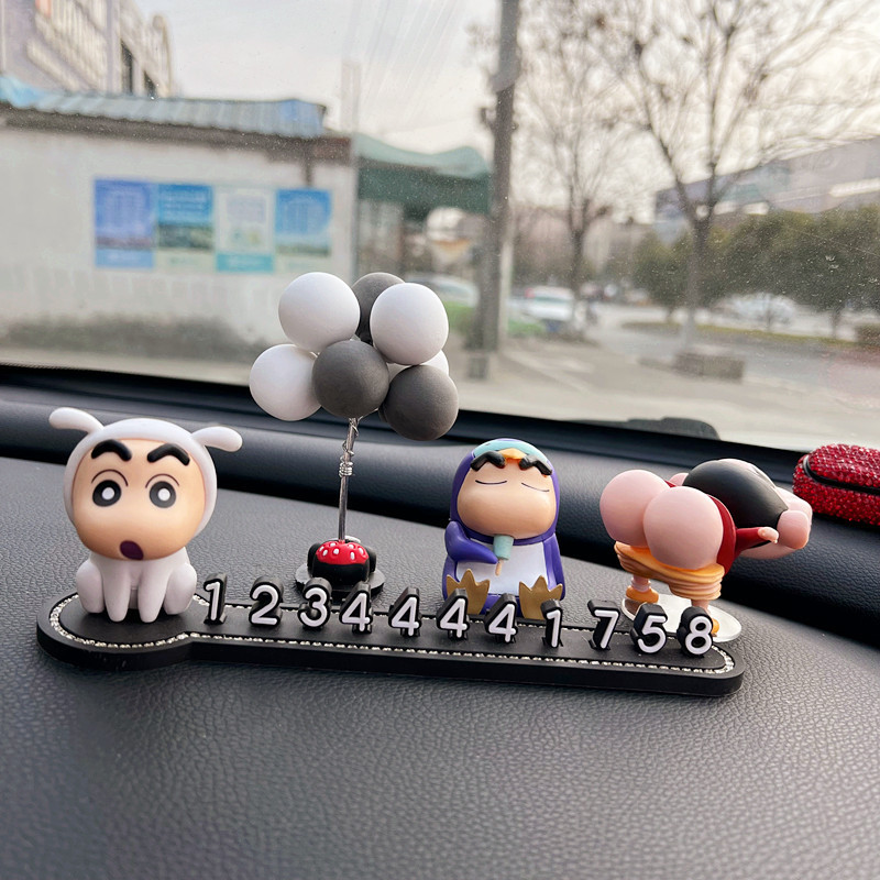 짱구는 주차 번호판 알림판 표시판 전화번호 안내판 차량 내부 대시보드 장식 펭귄 신노스케 + 직립 음표 - 상품 이미지