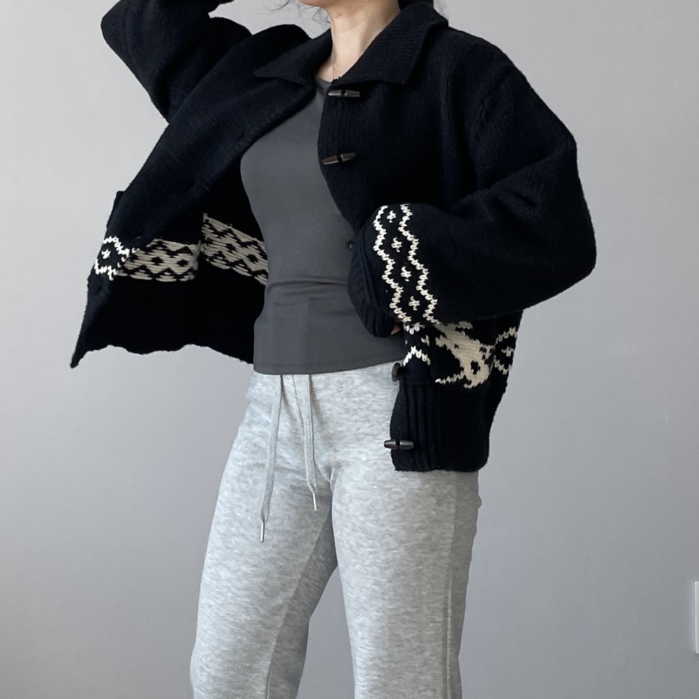 긴팔 라운드 유넥 티셔츠 화이트 블랙 이미지 8