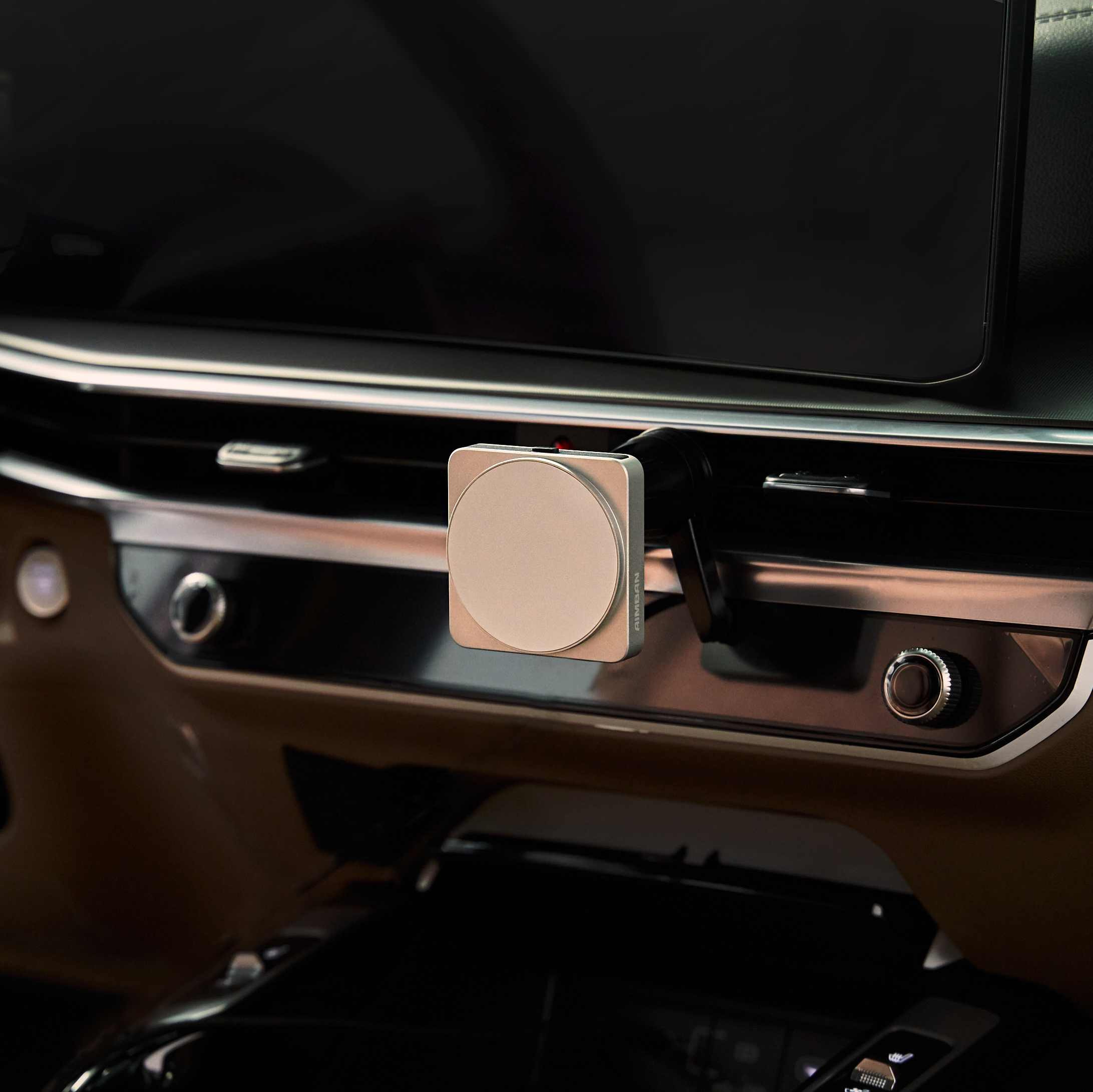 아임반 사운드픽셀 차량용 핸드폰 거치대 맥세이프 고속 QI2 무선 휴대폰 스마트폰 자동차 충전기 제품 이미지