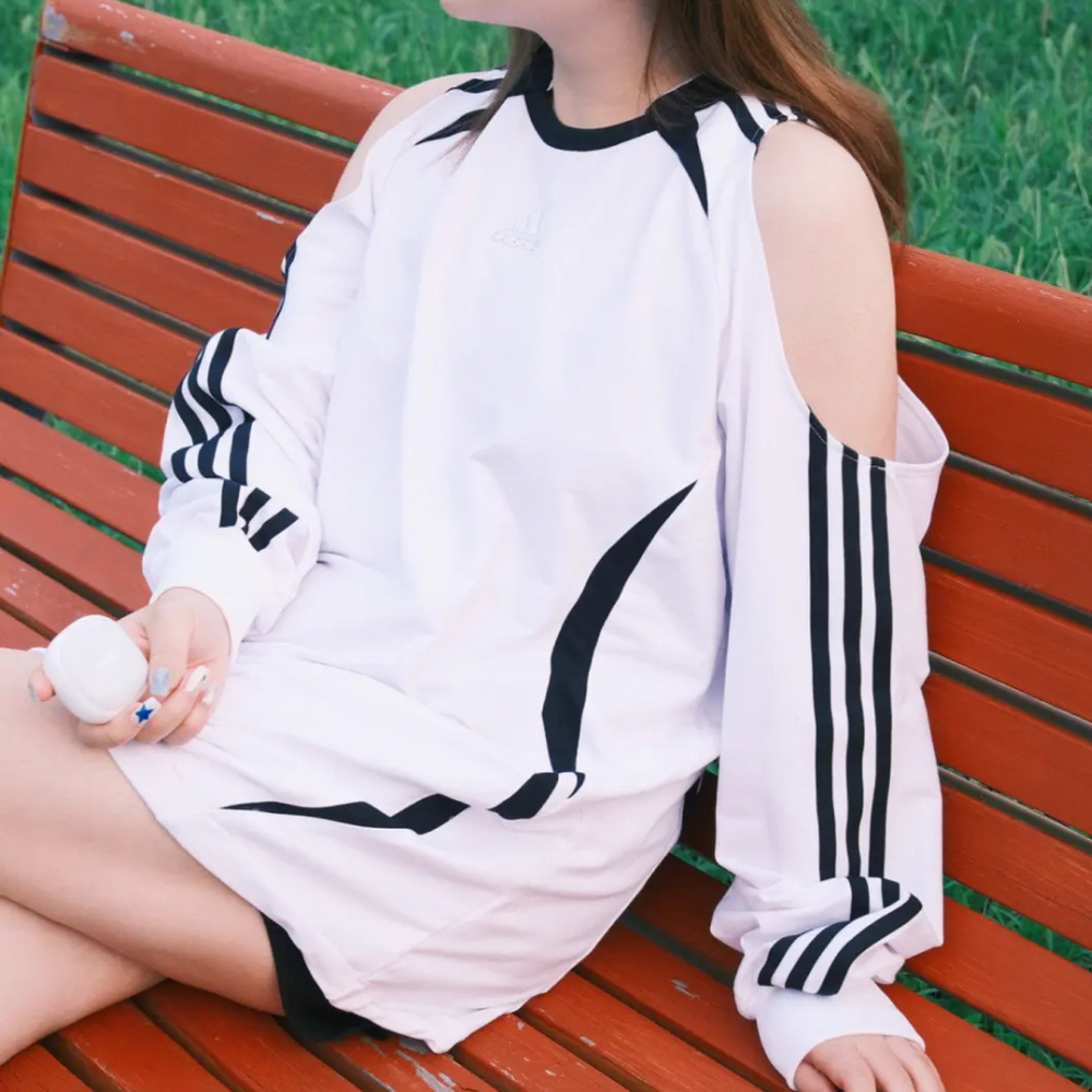 아디다스 오리지널 아딜레움 4 팀가이스트 컷아웃 긴팔 오프숄더 티셔츠 화이트 KE9797 이미지 6