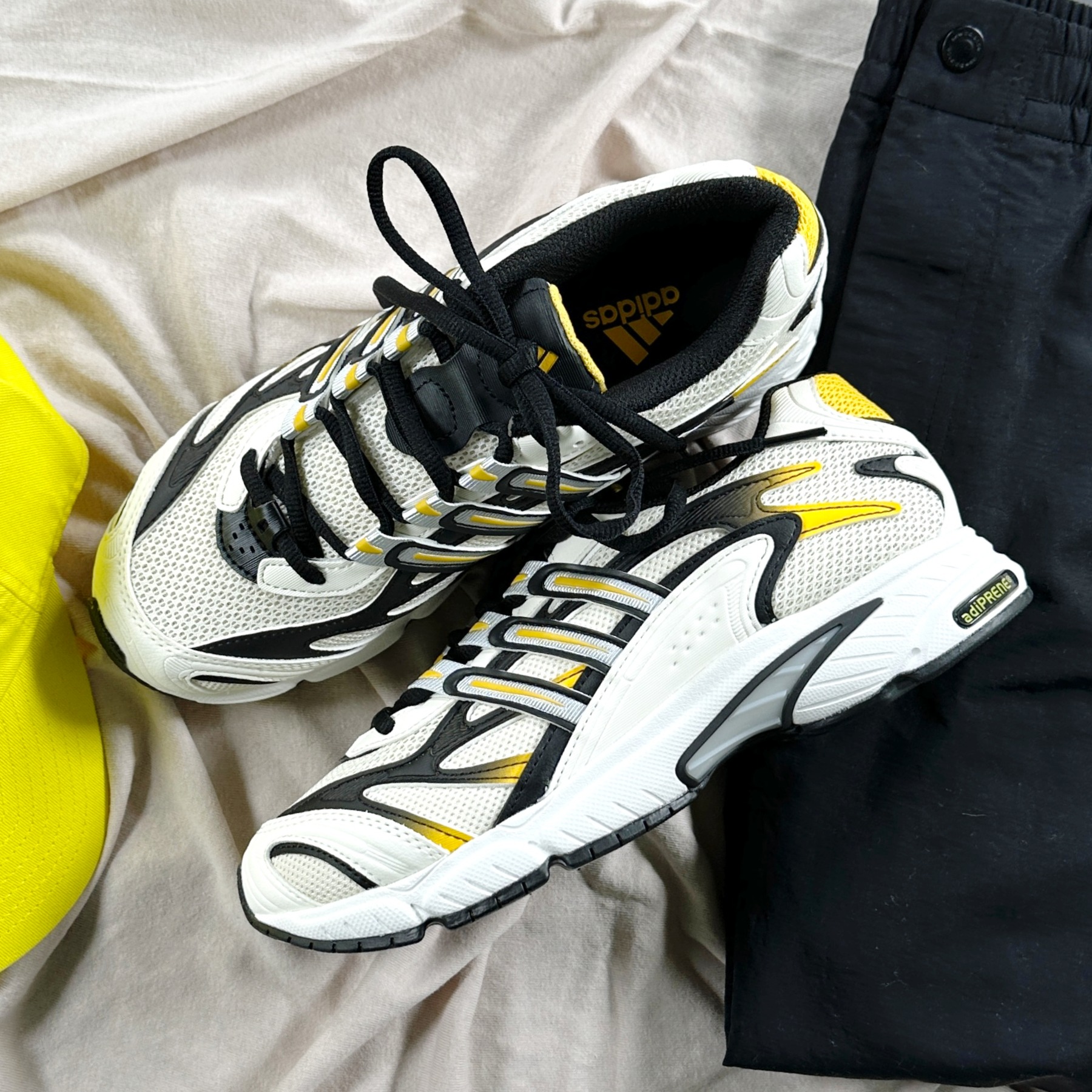 아디다스 운동화 템퍼런 발볼넓은런닝화 크림