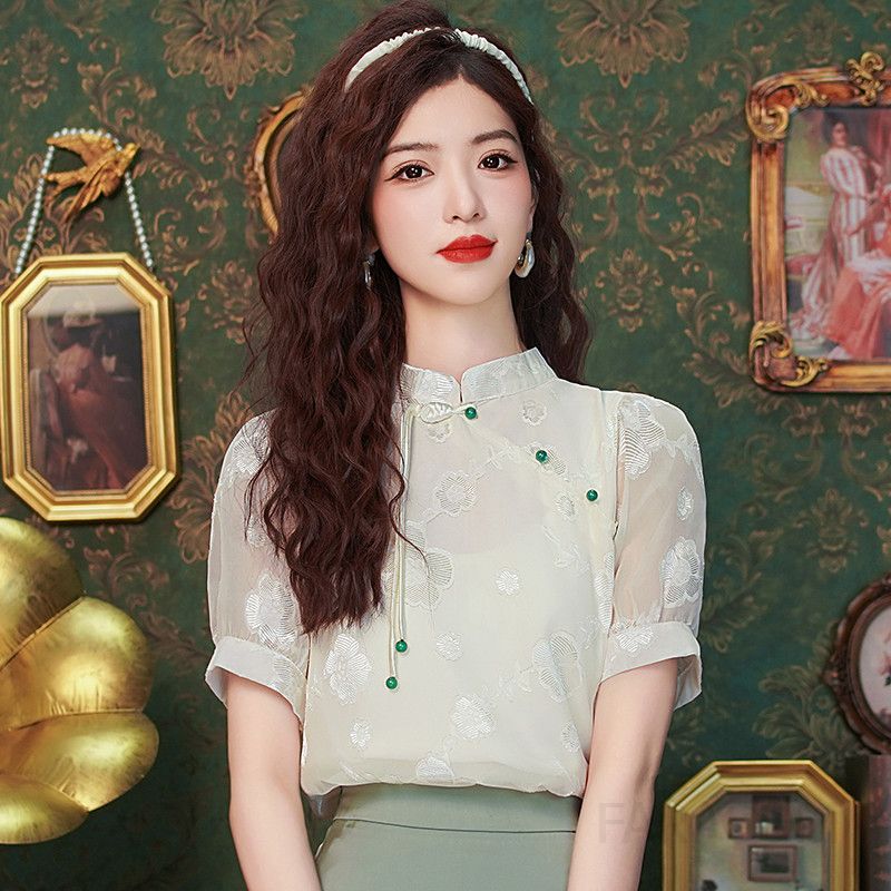 여성 모던 오리엔탈 시스루 트리아세테이트 꽃 자수 비딩 차이나칼라 퍼프소매 반팔 블라우스 하객룩 오피스룩 - 상품 이미지