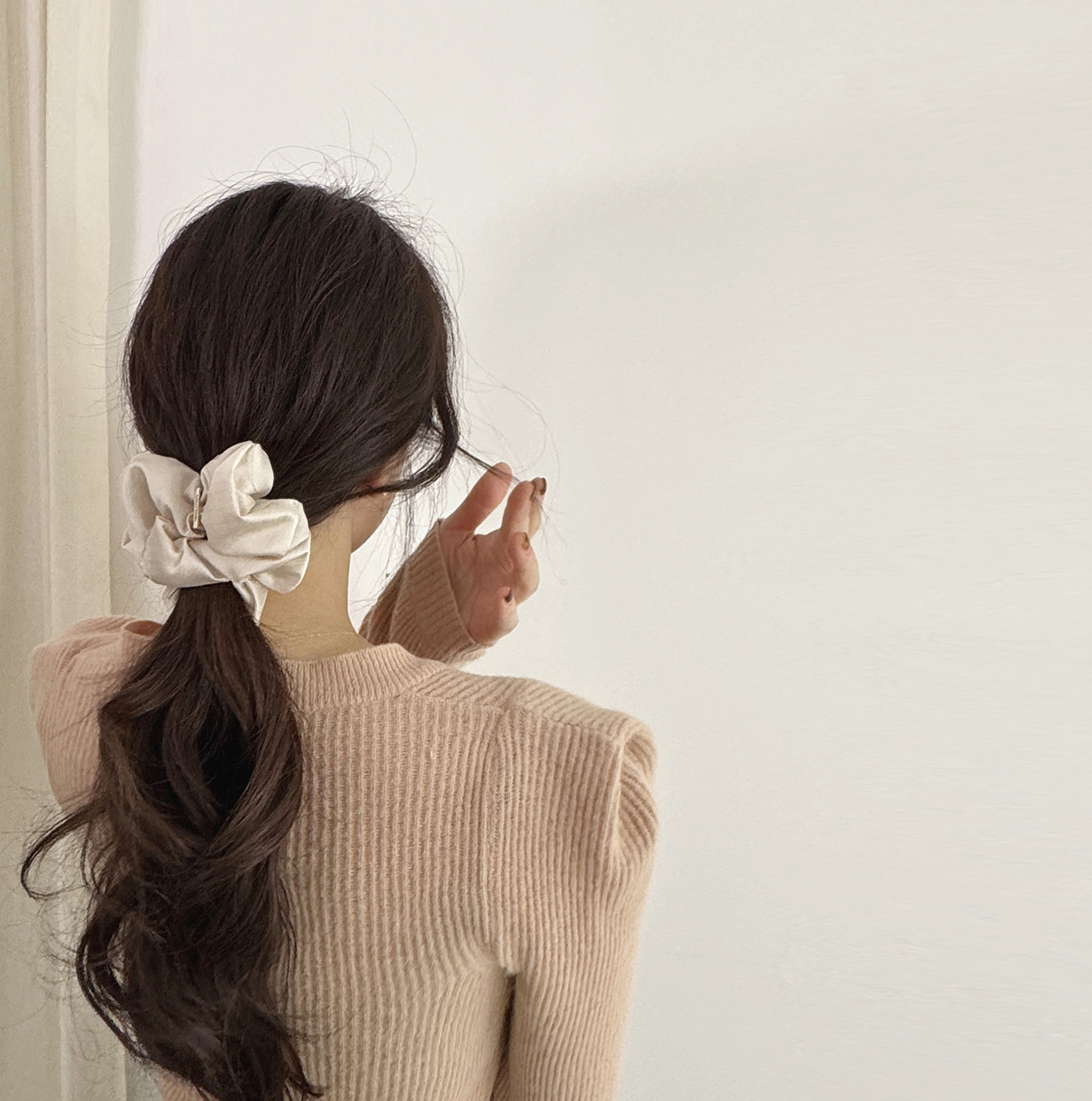 레이스룸 볼륨 쉐입 스크런치 곱창 밴드 머리끈 연핑크(로즈골드 라벨) 이미지 3