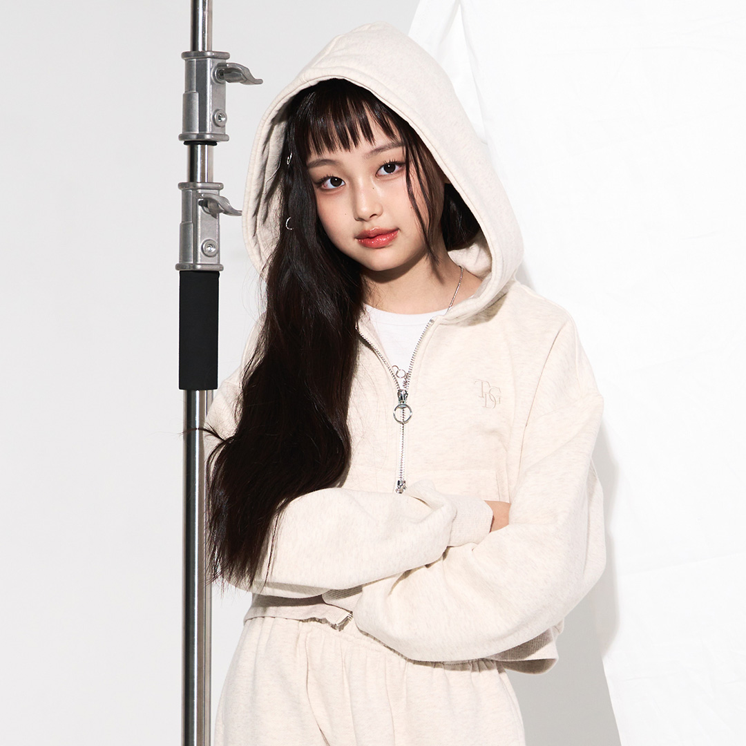 [온라인단독] 더데이걸 심플 기모 박시핏/ 크롭핏 후드 집업 TGJM24W2E - 상품 이미지