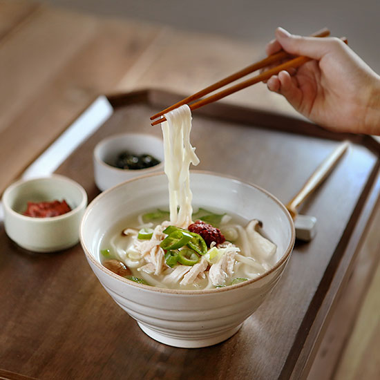 에라토 우딘 월넛 미니 접이식 원목 베드 트레이 S 접이식 테이블