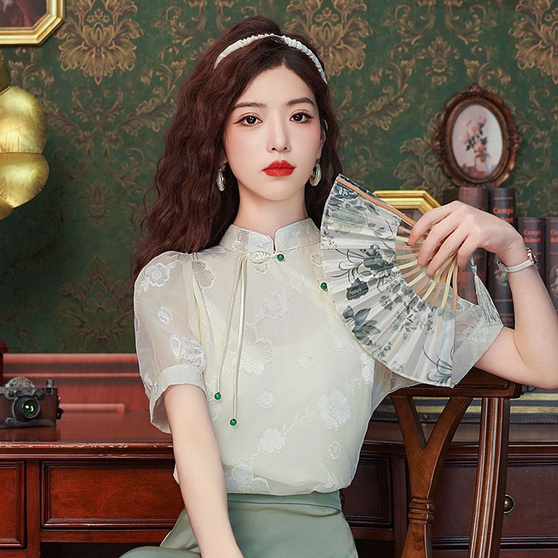 여성 모던 오리엔탈 시스루 트리아세테이트 꽃 자수 비딩 차이나칼라 퍼프소매 반팔 블라우스 하객룩 오피스룩 - 상세 이미지 5