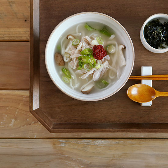 에라토 우딘 월넛 미니 접이식 원목 베드 트레이 S 접이식 테이블