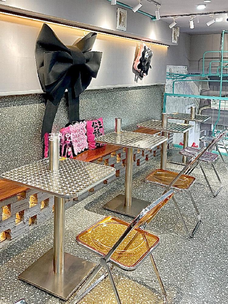 스테인레스 원형 테이블 디저트 탁자 카페 원형테이블 70cm 사각 테이블 물고기비늘무늬 공식 표준 구성 - 상품 이미지