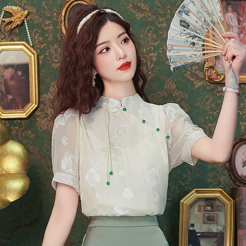 여성 모던 오리엔탈 시스루 트리아세테이트 꽃 자수 비딩 차이나칼라 퍼프소매 반팔 블라우스 하객룩 오피스룩 - 상세 이미지 3