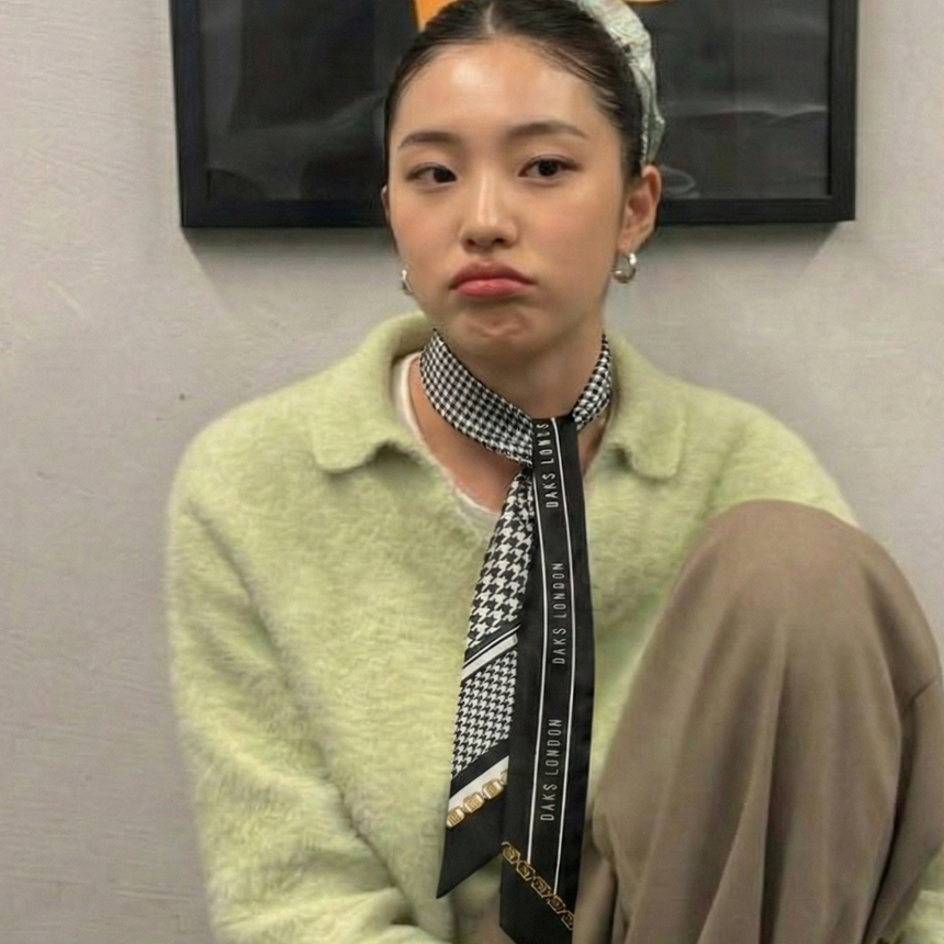 닥스 쁘띠 스카프 블랙 체크 패턴 실크100