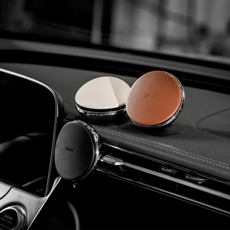 [불스원]그라스 명품 차량용 방향제 가죽 송풍구 방향제 우드엠버 제품 이미지