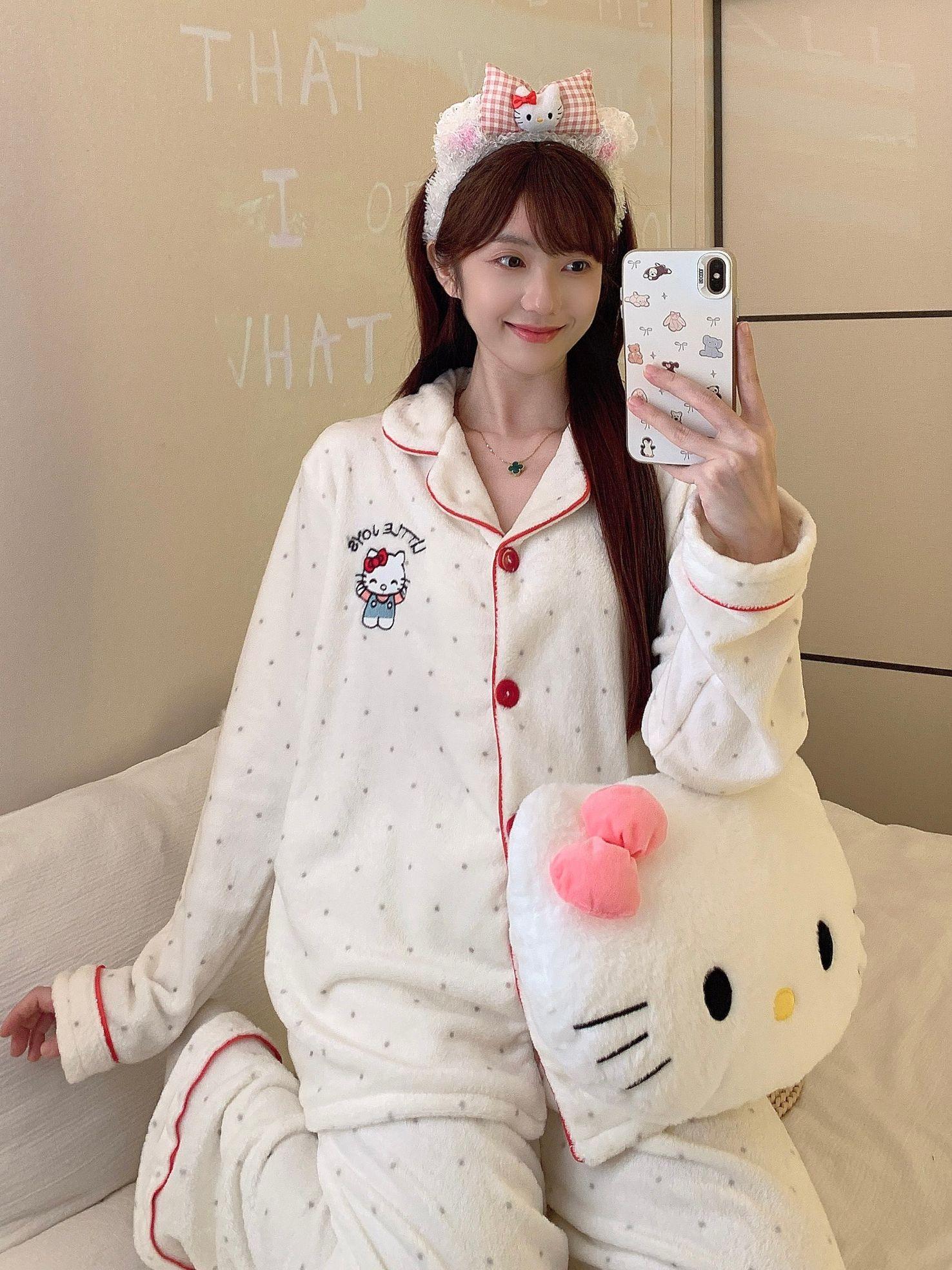 산리오 여성 수면 잠옷 파자마 카디건 플리스 안감 두꺼운 긴팔 플란넬 홈웨어 투피스 화이트 베이스 헬로키티 M - 상세 이미지 2