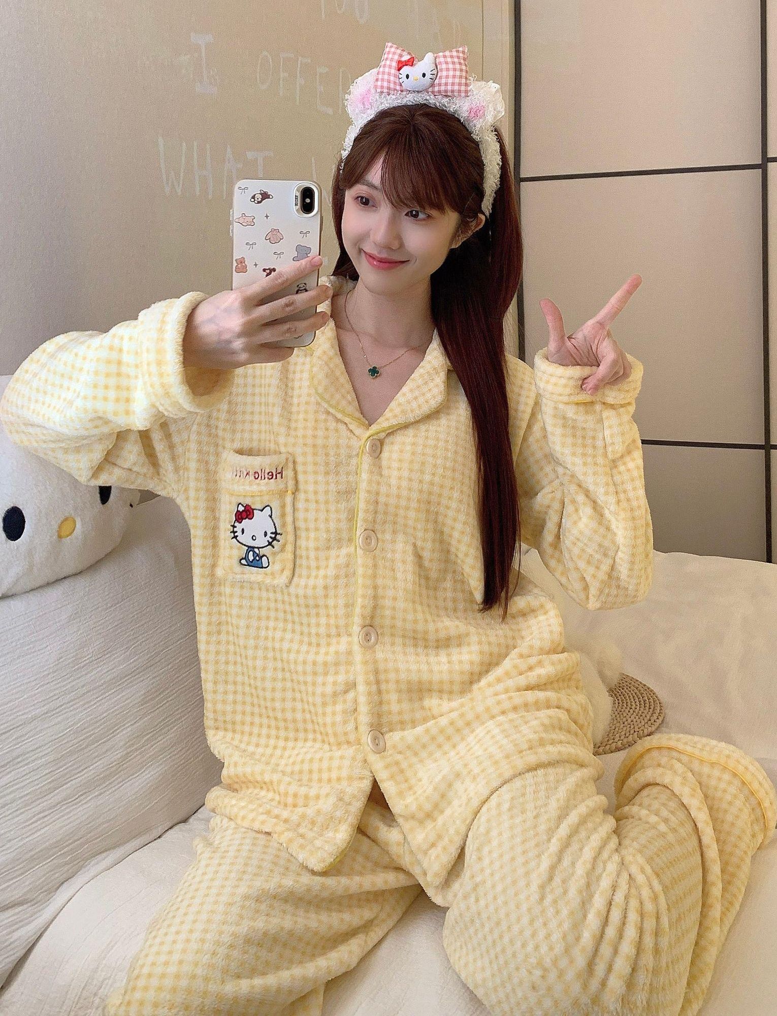 산리오 여성 수면 잠옷 파자마 카디건 플리스 안감 두꺼운 긴팔 플란넬 홈웨어 투피스 화이트 베이스 헬로키티 M - 상세 이미지 4