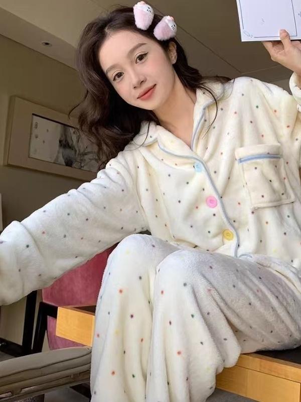 산리오 여성 수면 잠옷 파자마 카디건 플리스 안감 두꺼운 긴팔 플란넬 홈웨어 투피스 화이트 베이스 헬로키티 M - 상품 이미지