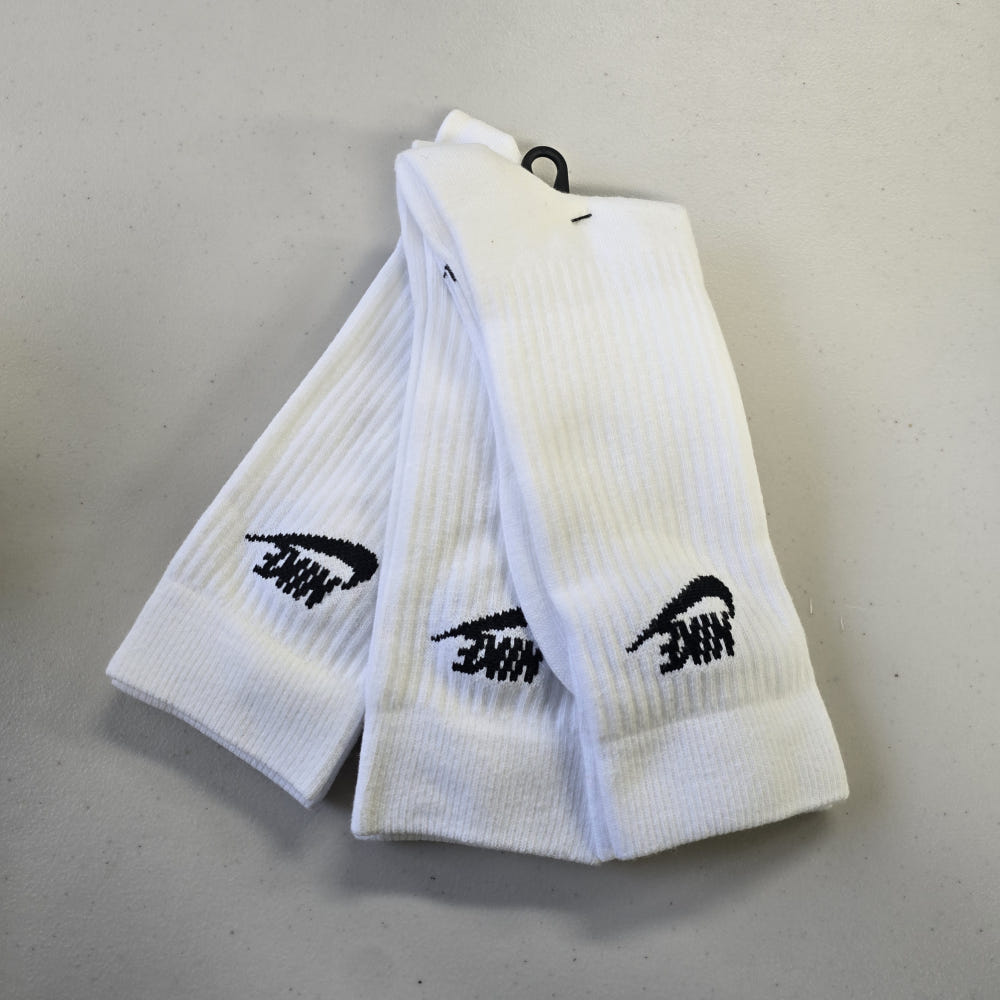 나이키 에센셜 크루삭스