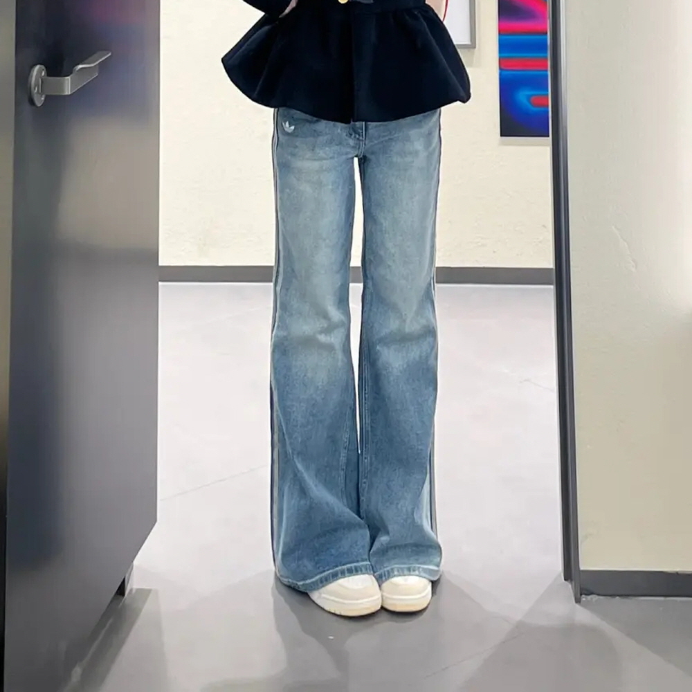 아디다스 오리지널 워시드 플레어 여성 데님 팬츠 라이트블루 KT3173 - 상세 이미지 3