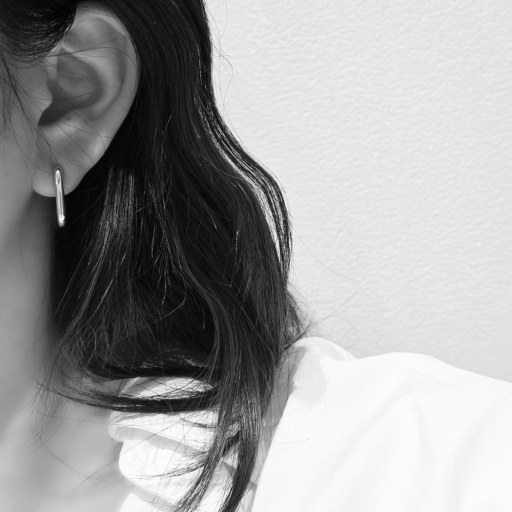 925 실버 어반 시크 U타입 볼드 링 볼륨 데일리 원터치 귀걸이 - 상세 이미지 4