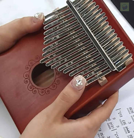 헬로라일락 17음계 마호가니 칼림바 손가락피아노 취미악기 엄지피아노