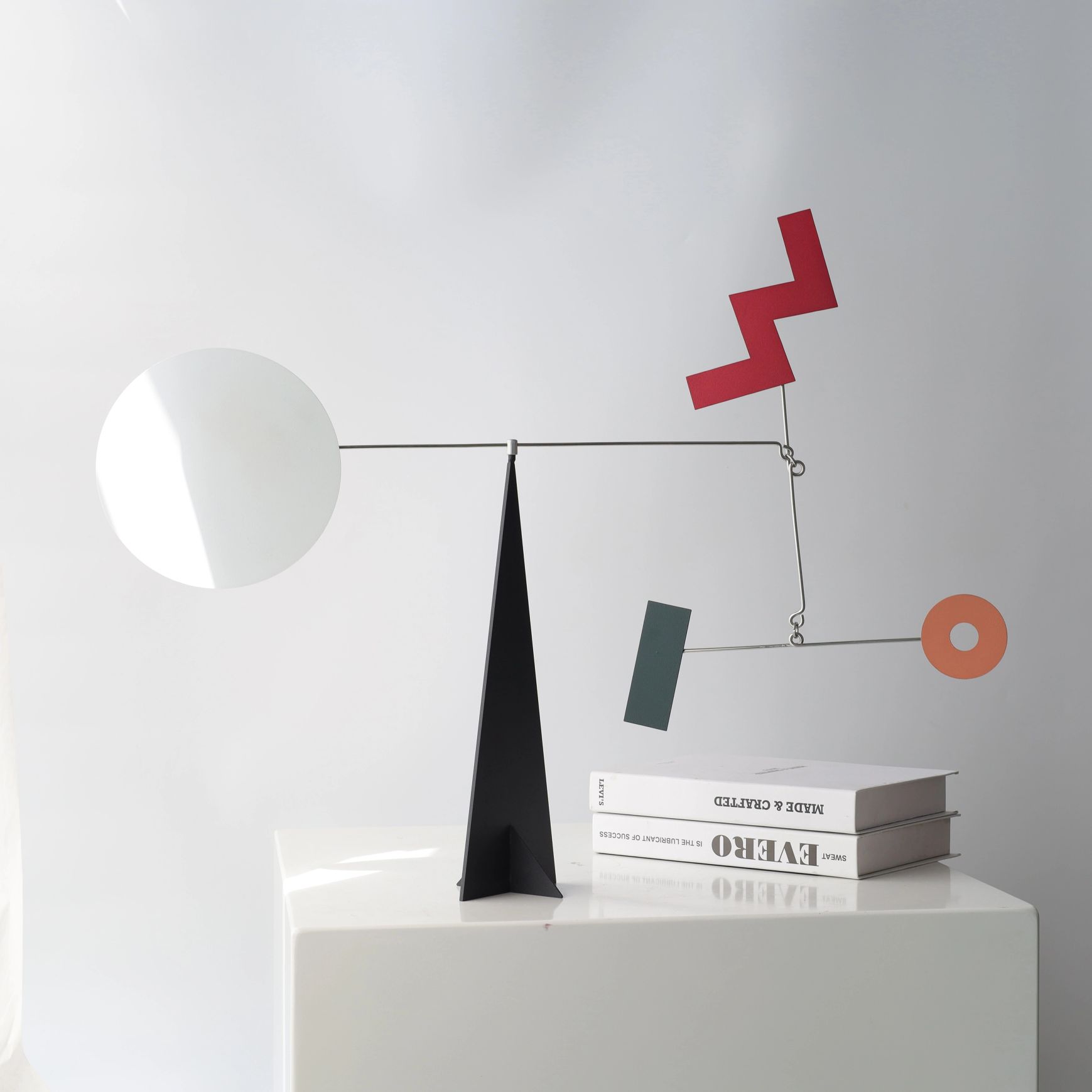 데스크 모빌 키네틱 아트 멍때리기 소품 스윙잉스틱 블루 46 x 10x40cm - 상세 이미지 3