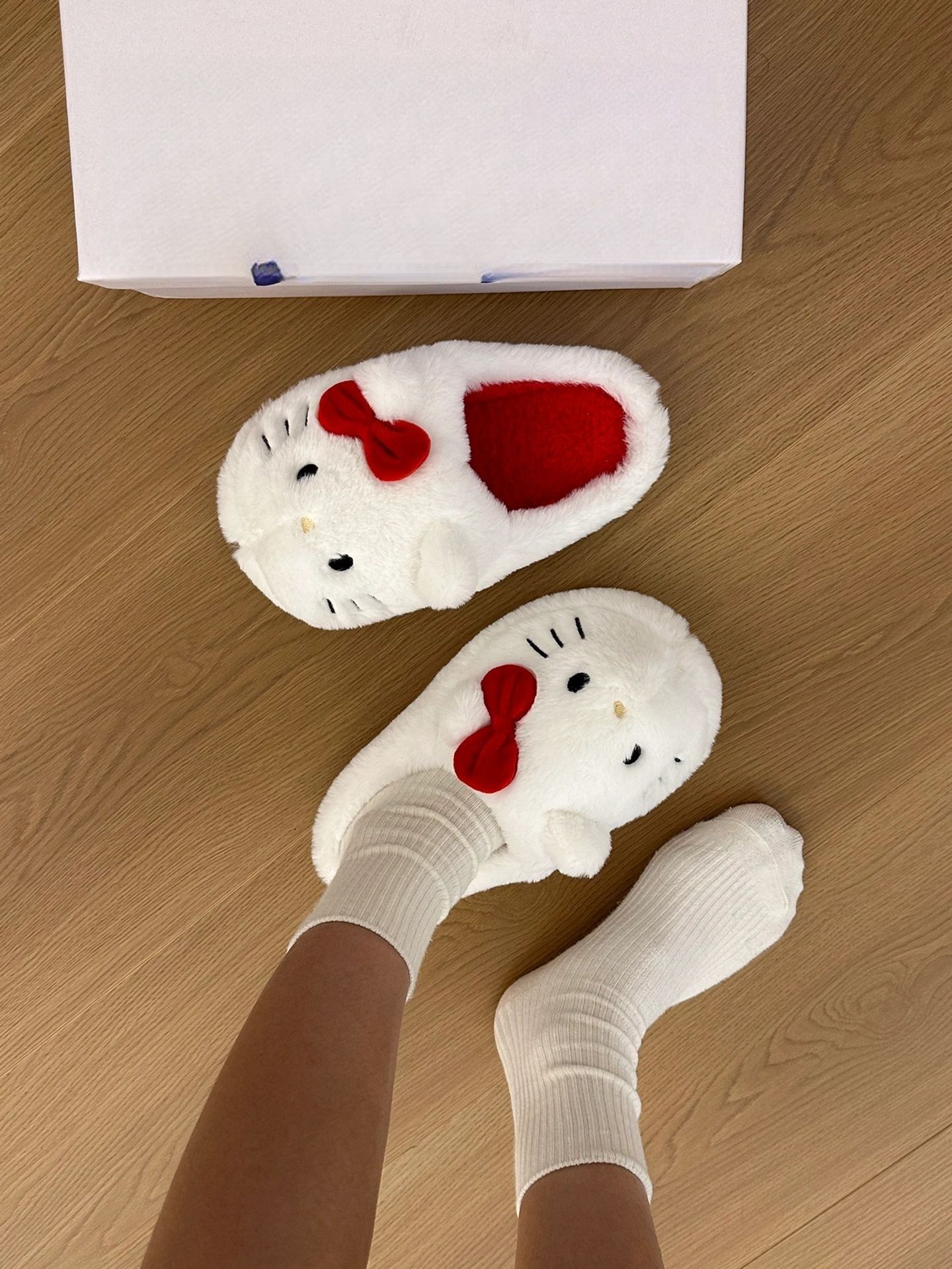 헬로키티 실내화 슬리퍼 폭신한 두꺼운 밑창 기숙사 겨울 따뜻한 헬로키티 슬리퍼 36 37 - 상품 이미지